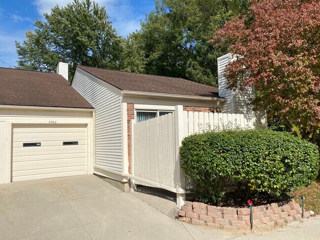 Foto del edificio - 7762 Lake Ridge Dr