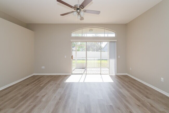 Building Photo - 3720 Hollow Wood Dr