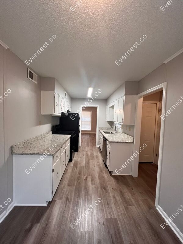 Building Photo - 755 Charter Oak Dr