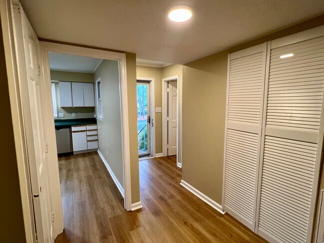 Foto del edificio - 923 Hampshire Ct