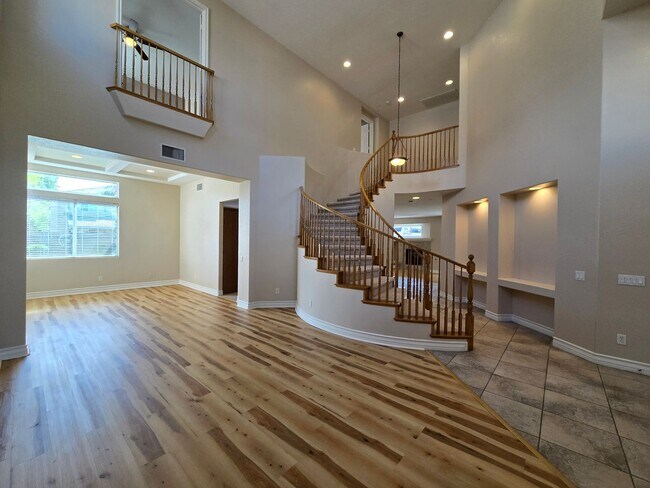 Foto del edificio - An Amazing NW Home! Over 3300 sq ft w/ pool & spa! Must see!