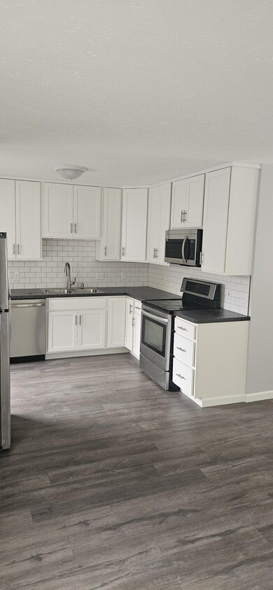 Primary Photo - 114 N Park St