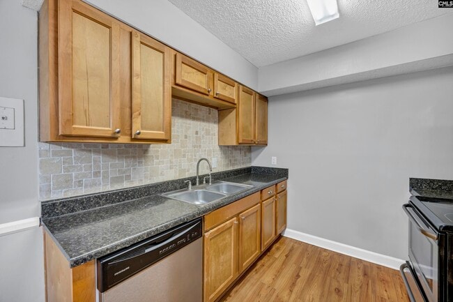 Foto del edificio - 6530 Davidson Rd