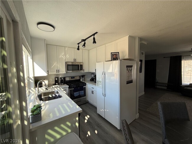 Foto del edificio - 7129 Grasswood Dr