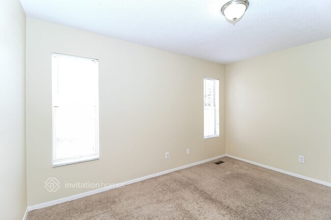 Building Photo - 3210 Linden Dr