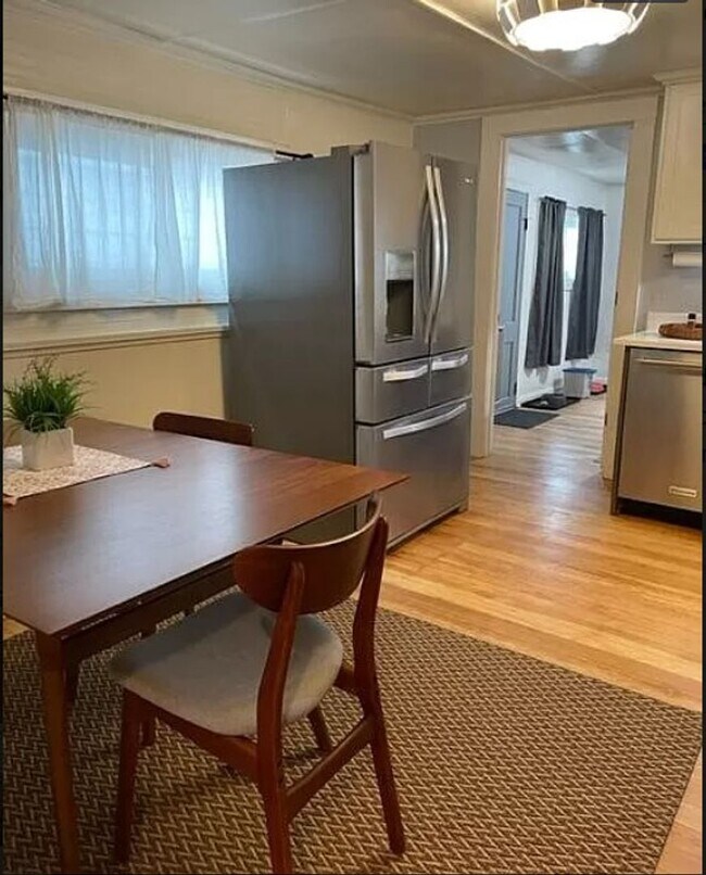 Building Photo - CHARMING 2 Bed 1 Bath DOWNTOWN LOUISVILLE ...