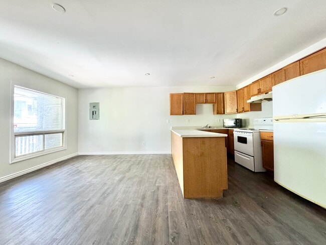 Building Photo - 59 Queenston St