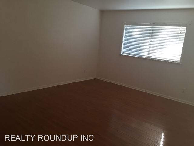 Building Photo - 14851 Lago Dr