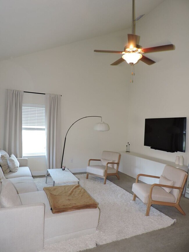 Foto del edificio - Only minutes from downtown Pensacola & clo...