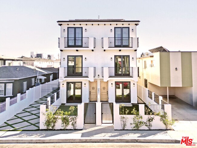 Foto del edificio - 1952 S Garth Ave