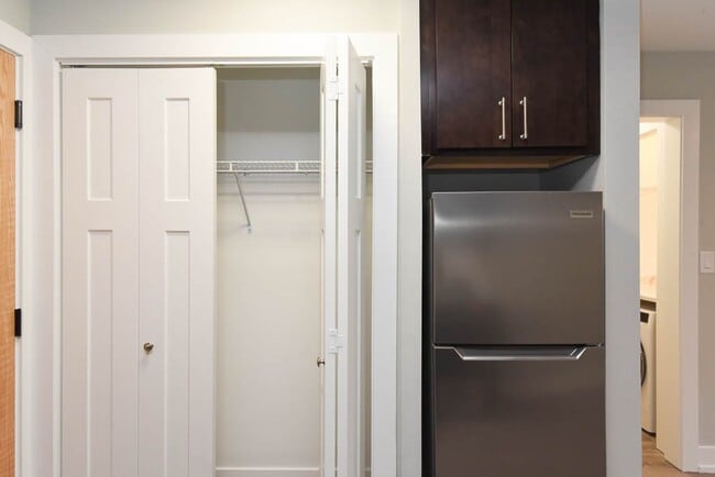 Foto del edificio - 450 W Barry Ave