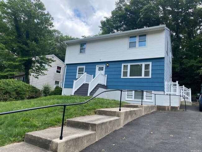 Foto del edificio - 46 Roosevelt Ave
