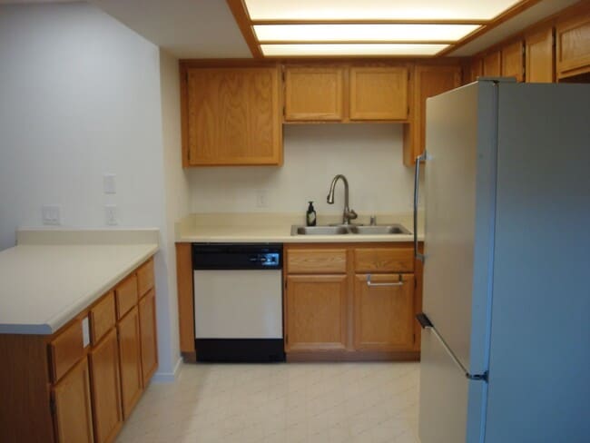 Building Photo - Rock Springs I Condo - Upper Unit