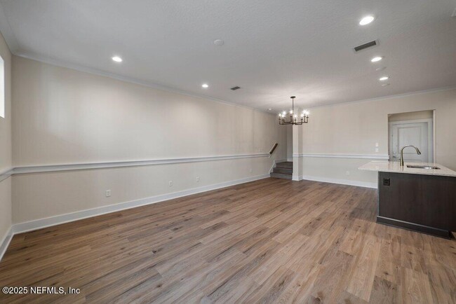 Building Photo - 405 Crestview Dr