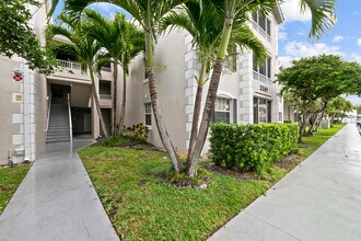 Building Photo - 2861 N Oakland Forest Dr