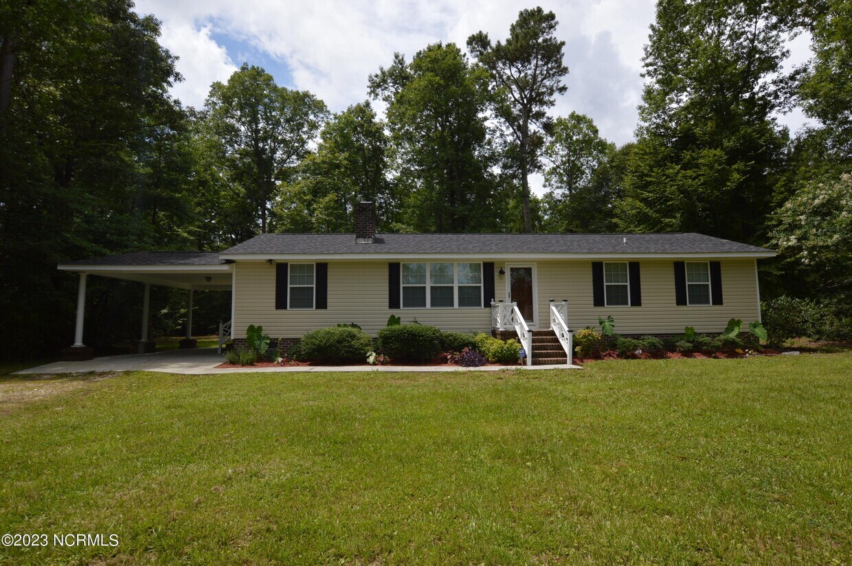 1527 Catherine Lake Rd, Jacksonville, NC 28540 House Rental in