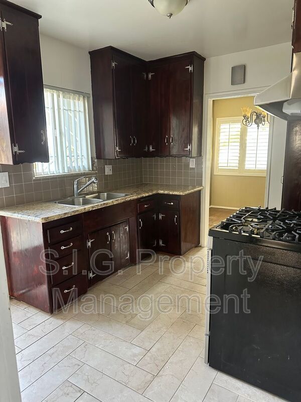 Foto del edificio - 11339 Valley Spring Ln