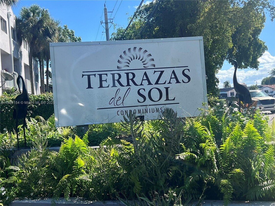 Foto principal - 2750 W 76th St