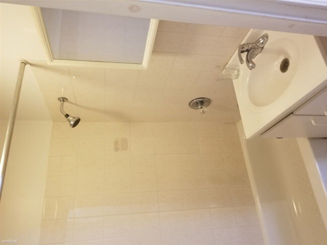 Building Photo - Studio, 1 bath Apartment - 409 Linden St