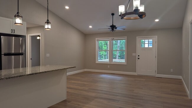 Building Photo - 5 Woodland Hills Dr