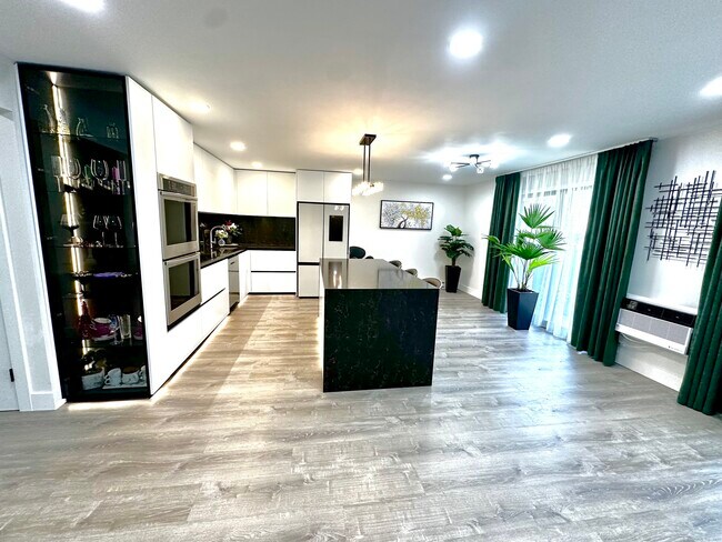 Foto del edificio - 255 Strawberry Hill Ave