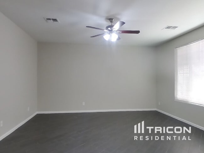 Building Photo - 1420 S Ponderosa Dr
