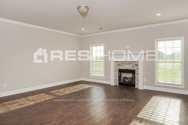 Foto del edificio - HOME FOR RENT!!