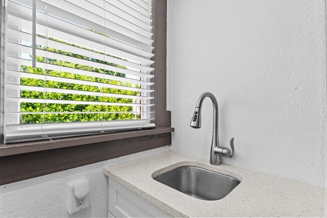 Foto del edificio - 2536 Burlington Ave N