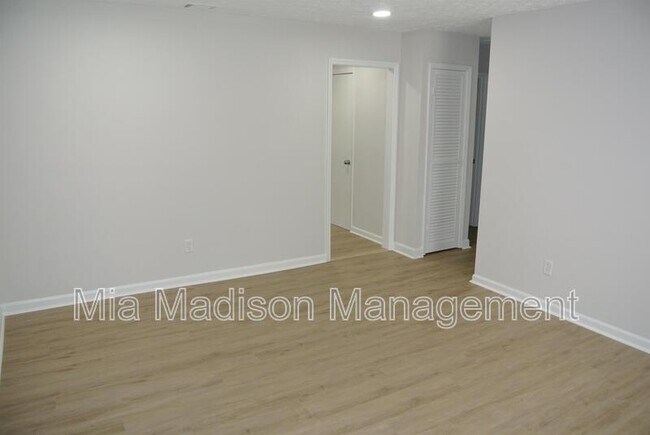 Building Photo - 111 E Mell St