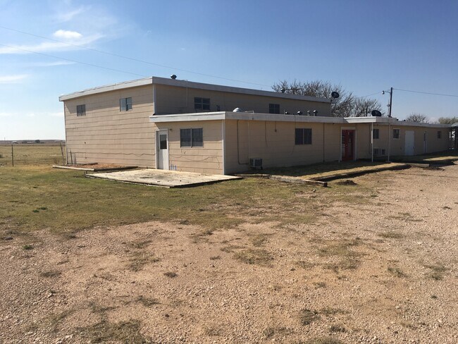 Building Photo - Livestock Auction converted to home 5 mile...