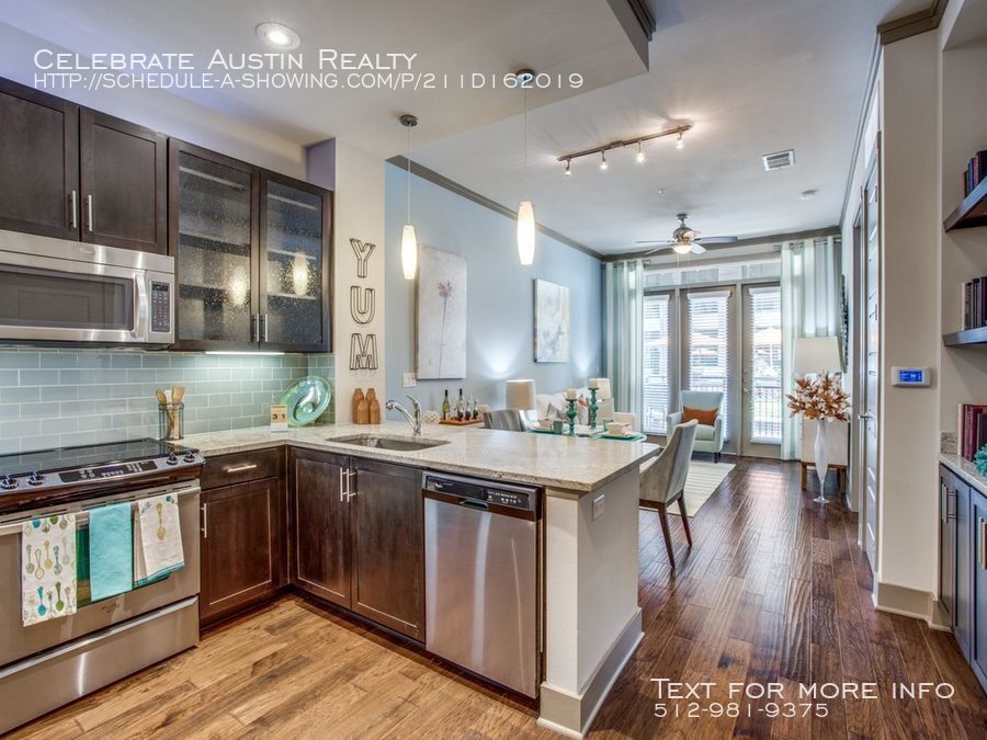 Primary Photo - L2 Uptown