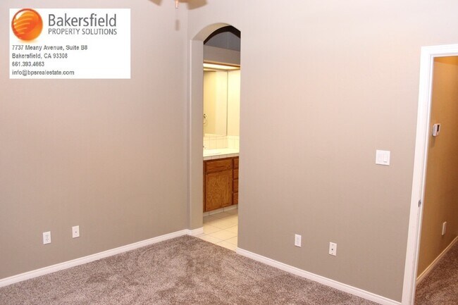 Building Photo - 4115 Rock Lake Dr