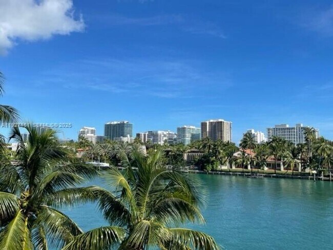 Foto del edificio - 9721 E Bay Harbor Dr