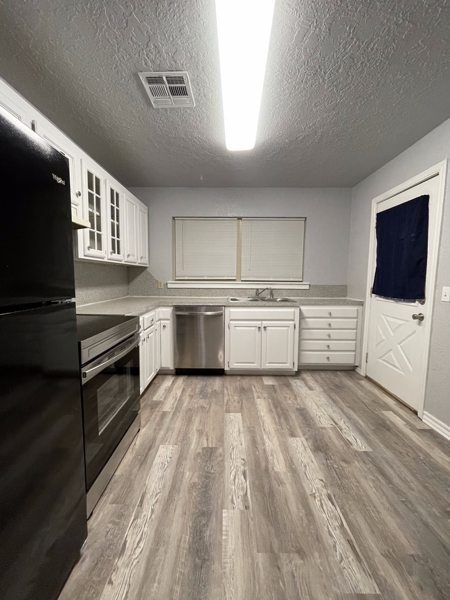 Kitchen - 2209 NW Smith Ave
