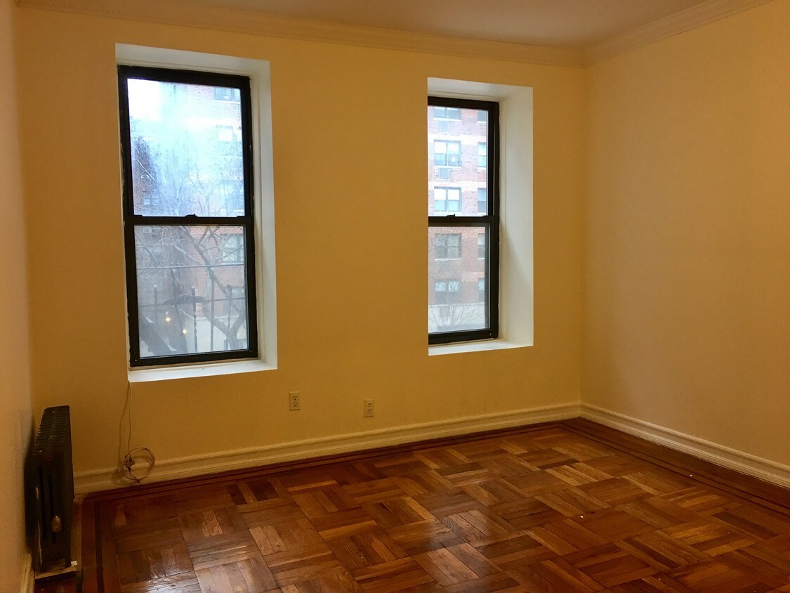 Primary Photo - 242 E 79th St