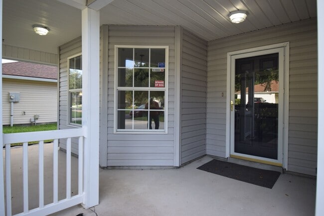Building Photo - 4/2 on Cul-de-sac Great quiet community Ea...