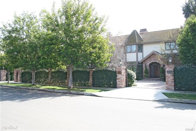 Building Photo - 5 br, 7 bath House - 13924 Weddington St