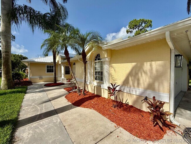 Foto del edificio - 5707 Silver Oak Dr