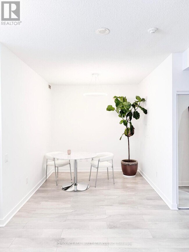 Building Photo - 121 McMahon Dr