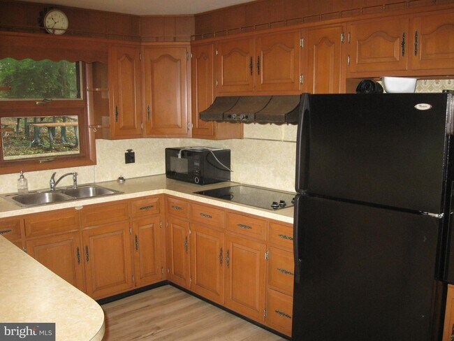 Foto del edificio - 76 Fisher Mill Stream Rd