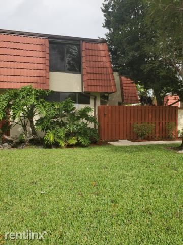 Primary Photo - 2 br, 2.5 bath Townhome - 3911 Victoria Dr