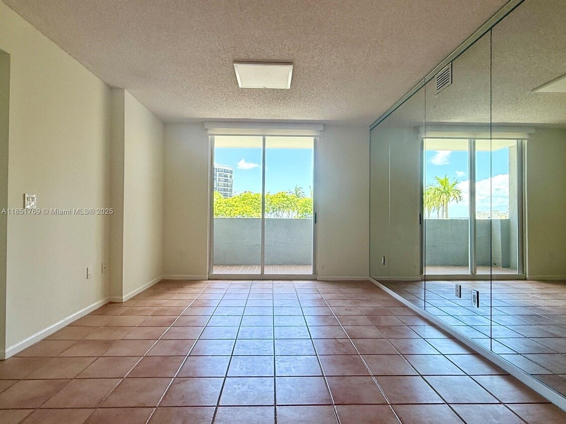Photo - 185 SE 14th Terrace (Miami, FL)