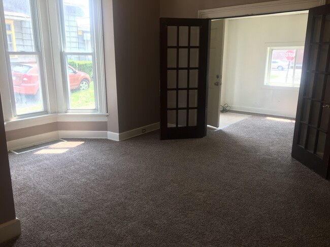 Living Room - 15 College Ave