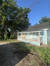 Building Photo - 107 S Main St