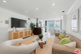 Building Photo - 10747 Wilshire Blvd