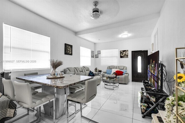 Foto del edificio - 3166 NW 102nd St