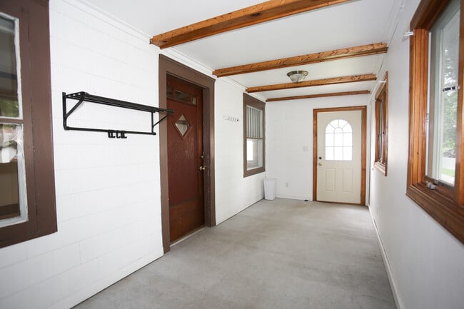 Photo - 210 Cross St Apartments