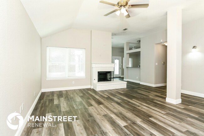 Building Photo - 8102 Lake Bend Dr
