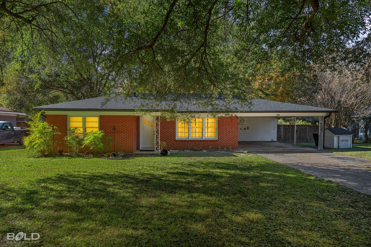 Primary Photo - Cute 3 Bedroom 1.5 Bath