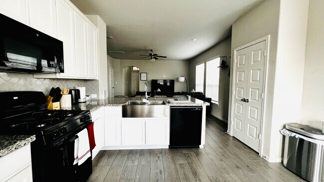 Foto del edificio - 24319 Wild Bramble Ln